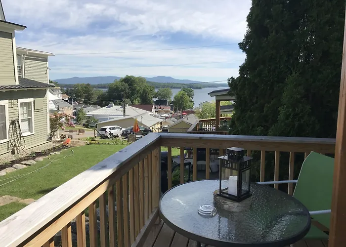 The Lakeview Inn & Cottages